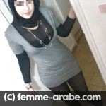 Jeune Femme arabe mariage par téléphone