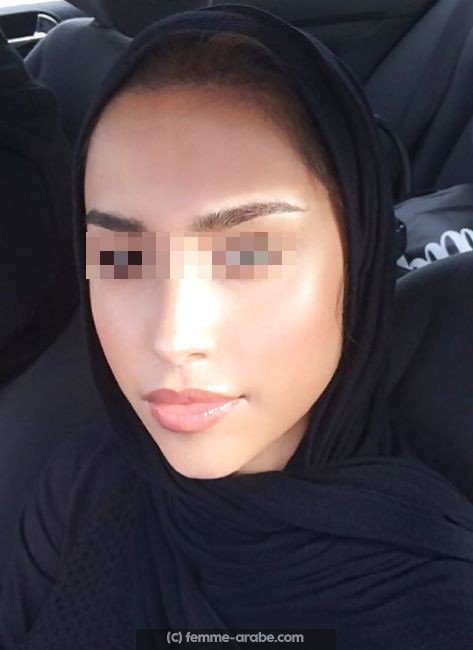 Faiza femme coquine arabe qui se prend pas la tete